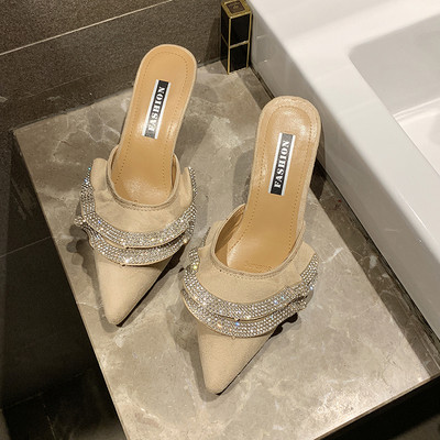 Elegáns női cipő magas vékony sarkú, fényes hatású, öko velúr