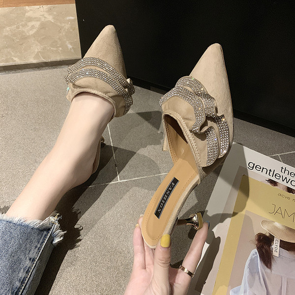 Elegáns női cipő magas vékony sarkú, fényes hatású, öko velúr