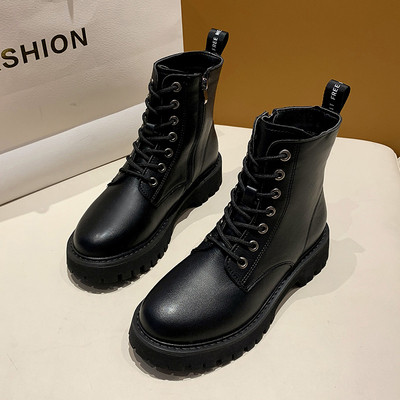 Κομψές γυναικείες μπότες με φερμουάρ και κορδόνια σε μαύρο χρώμα