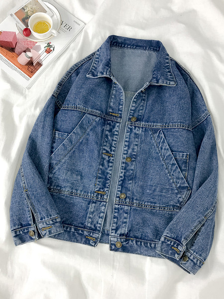 Széles modellű női farmerdzseki zsebekkel