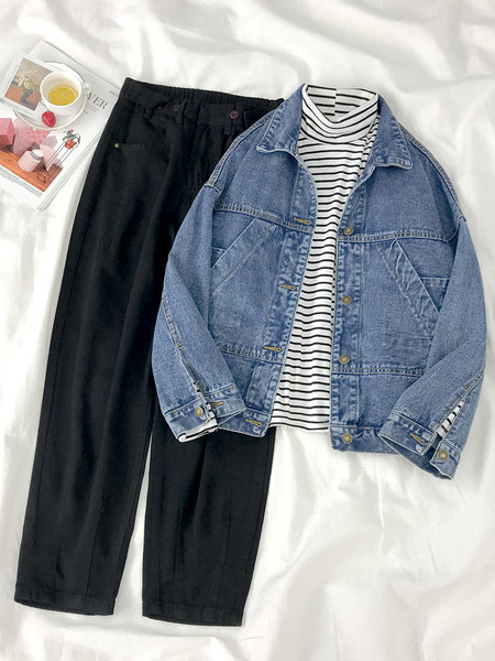 Széles modellű női farmerdzseki zsebekkel