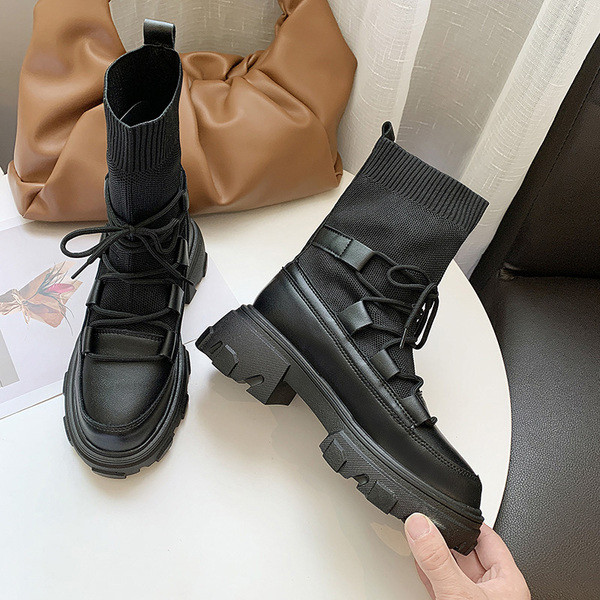 Stiilsed naiste saapad - musta ja beeži värvi sokitüüp