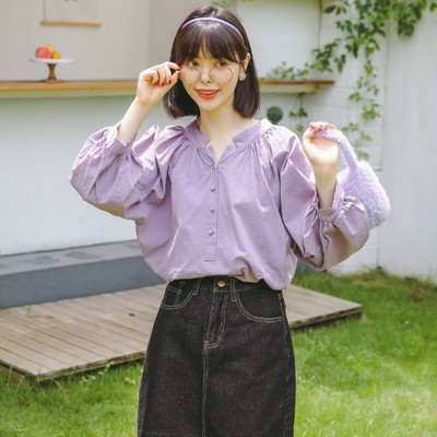 Moodne naiste särk nööpide ja laiade varrukatega