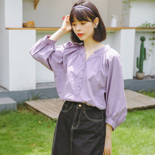 Moodne naiste särk nööpide ja laiade varrukatega