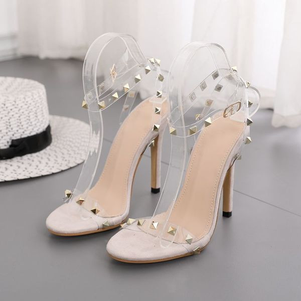 Κομψά γυναικεία παπούτσια με ψηλά τακούνια με τρουξ