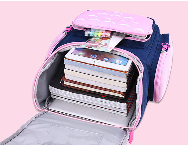 Iskolai hátizsák zsebbel és széles pántokkal