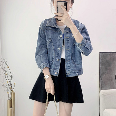 Lezser farmerdzseki szakadt motívumokkal és zsebekkel