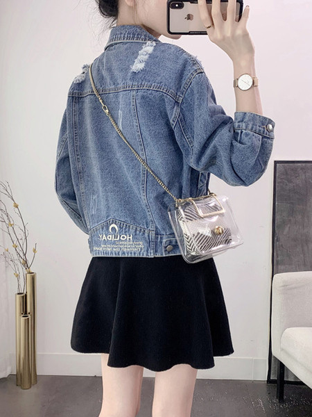 Lezser farmerdzseki szakadt motívumokkal és zsebekkel