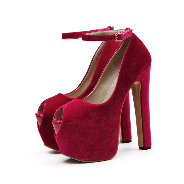 Elegantsed pandlaga naiste kõrge kontsaga kingad