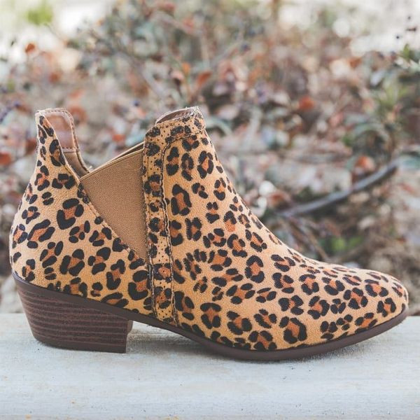 Eco velúr csizma alacsony sarkú hegyes modellel