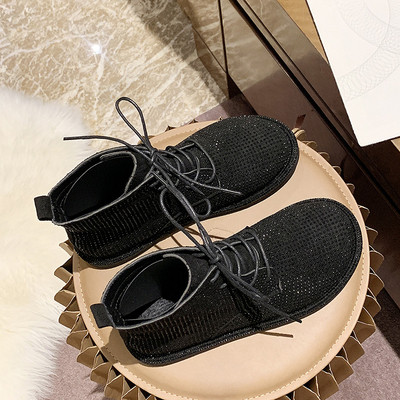 Naiste vabaajasaapad paelte ja kivikestega musta värvi