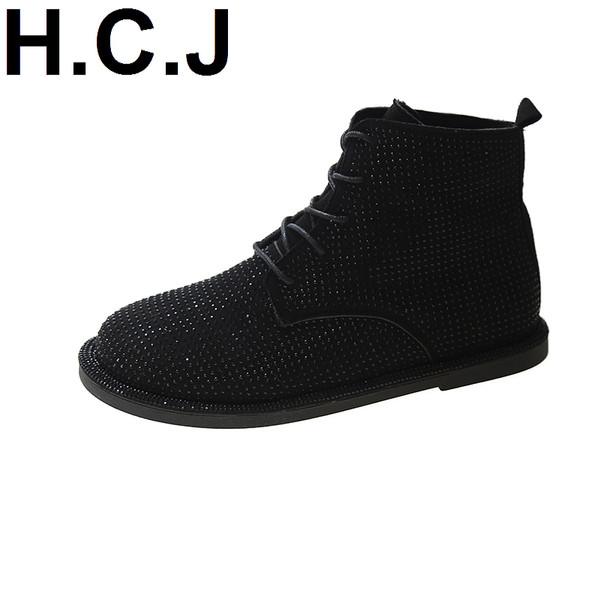 Naiste vabaajasaapad paelte ja kivikestega musta värvi