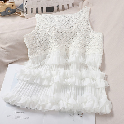 Kötött női felső fürtökkel és ovális nyakkivágással