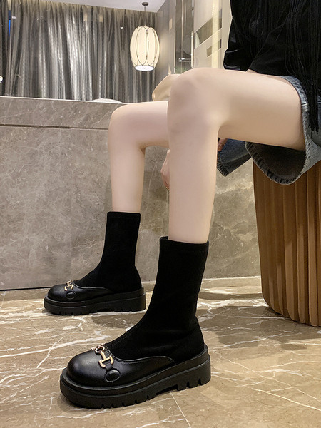 Γυναικείες μπότες από οικολογικό σουέτ με μεταλλικό στοιχείο