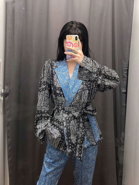 Női kabát és hosszú nadrág szett mintás mintával