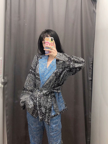 Női kabát és hosszú nadrág szett mintás mintával