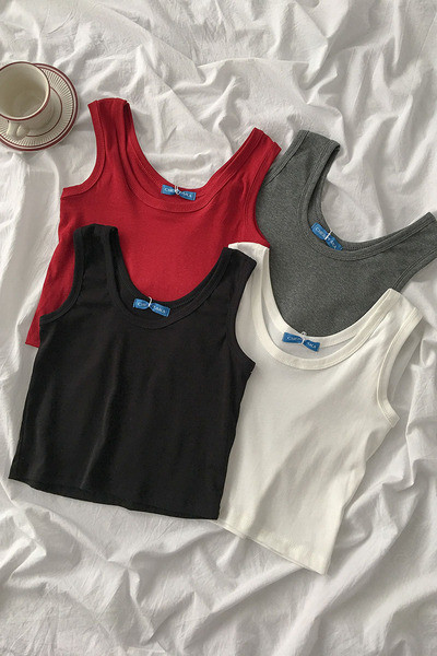 Ümara kaelusega ja laiade rihmadega vabaaja naiste topp