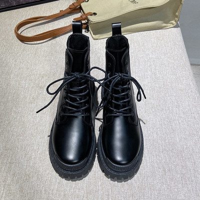 Stílusos női csizma műbőr fűzővel, fehér és fekete színben