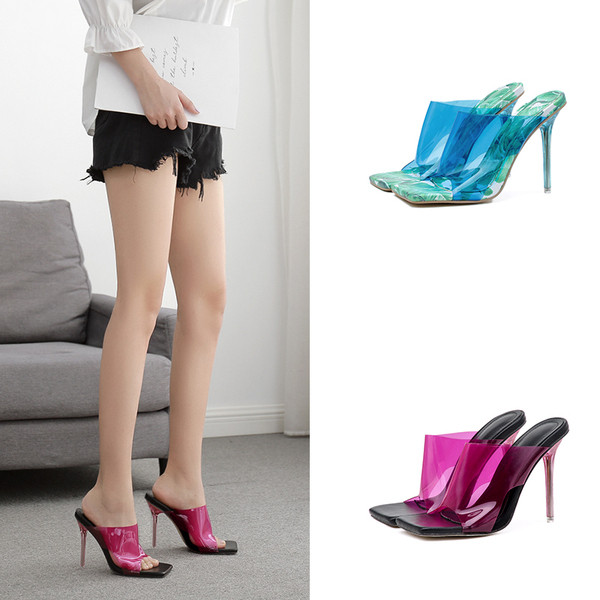 Elegáns női magas sarkú cipő állatmintával