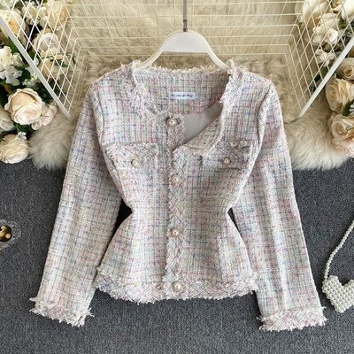 Kockás női kabát gombokkal és O-nyakkal