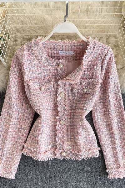 Kockás női kabát gombokkal és O-nyakkal