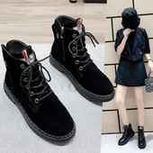 Jelenlegi női csizma lapos talppal - két modell