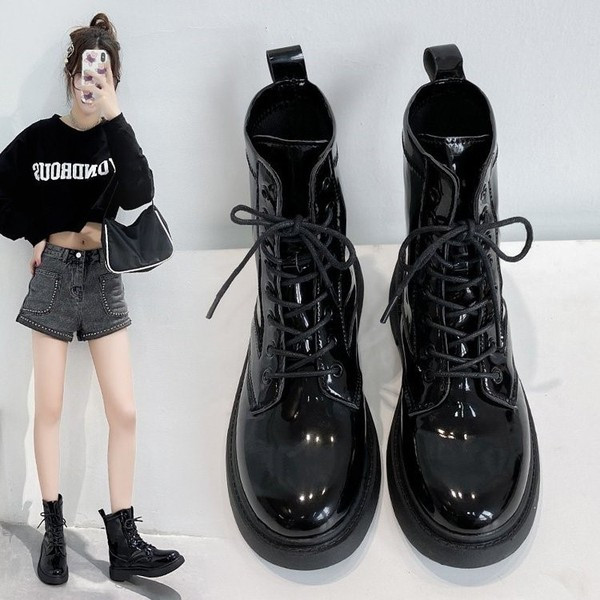 Stílusos női lakkcsizma