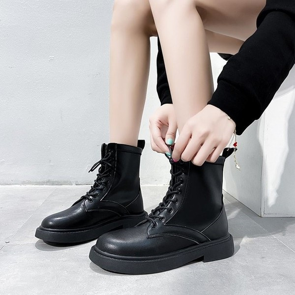 Stílusos női lakkcsizma