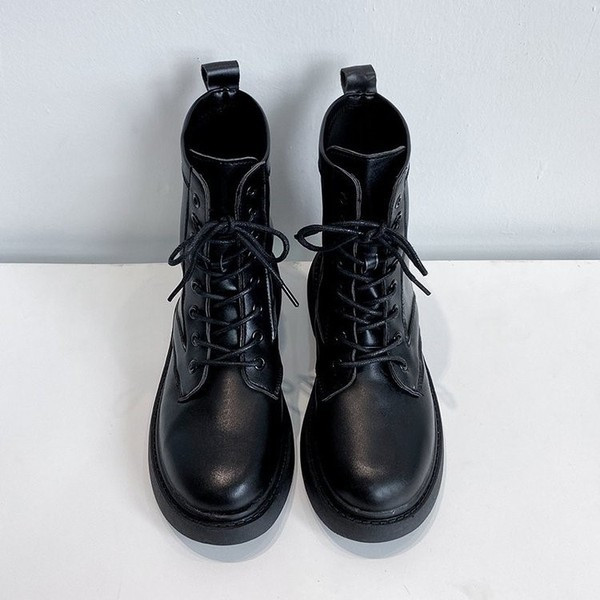 Stílusos női lakkcsizma