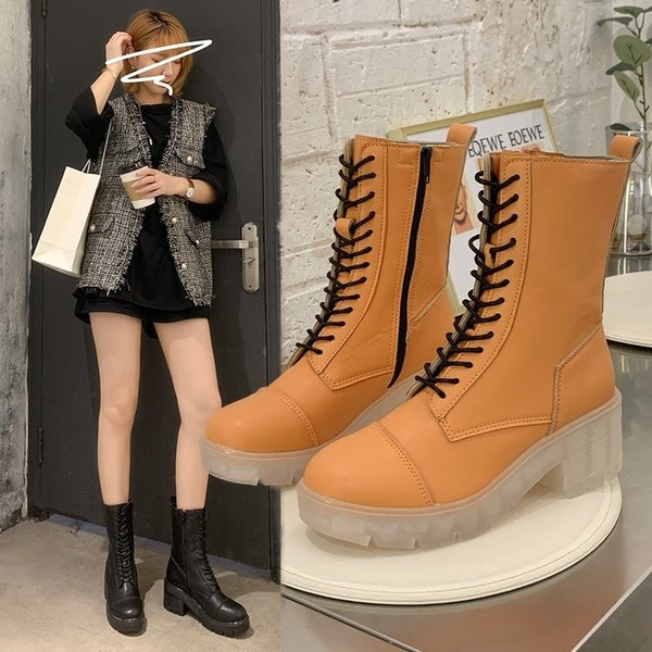 Modern női csizma magas talppal