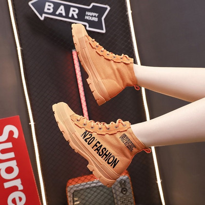 Naiste vabaaja saapad kirjaga