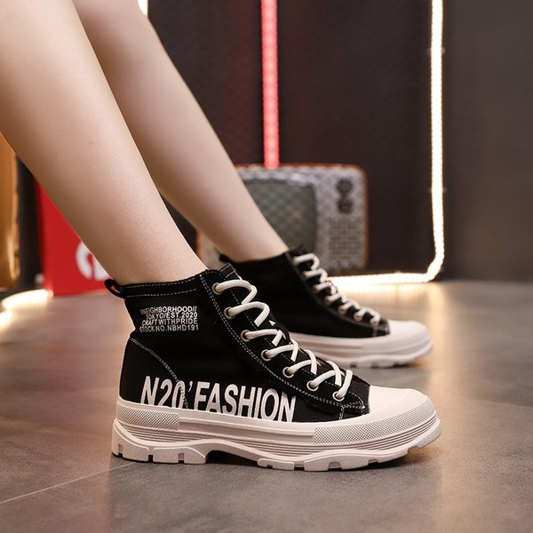 Naiste vabaaja saapad kirjaga