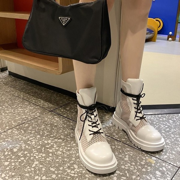 Bőr női csizma hálóval