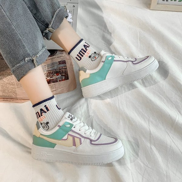 Alkalmi női tornacipő fűzővel, lapos talppal több színben