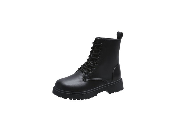 Bőr női csizma lapos talppal