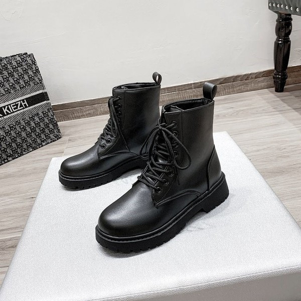 Bőr női csizma lapos talppal