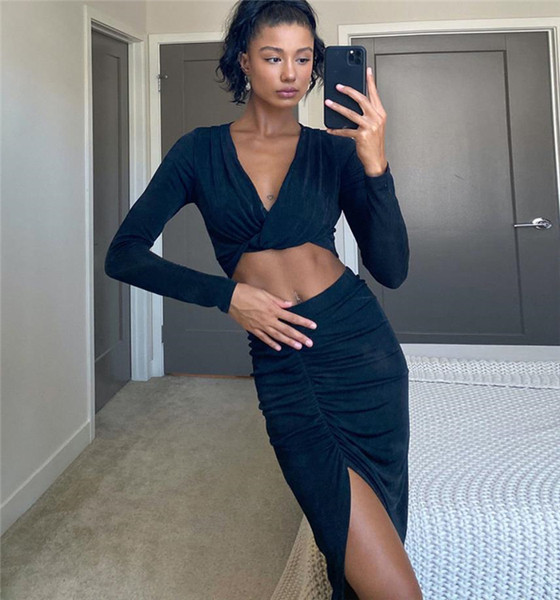 Moteriškas sijono ir trumpos palaidinės komplektas