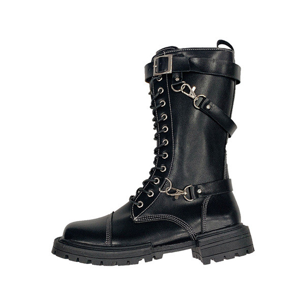 Női csizma új modellje fűzővel és csattal, fekete színben