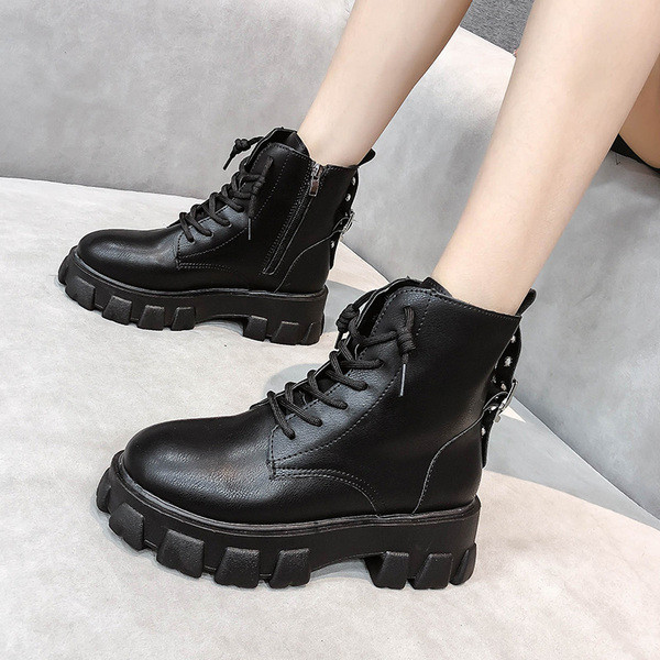 Női bőrcsizma cipzárral és fűzővel - két modell