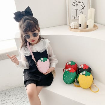 Модерна детска чанта с дълга дръжка във формата на ягода