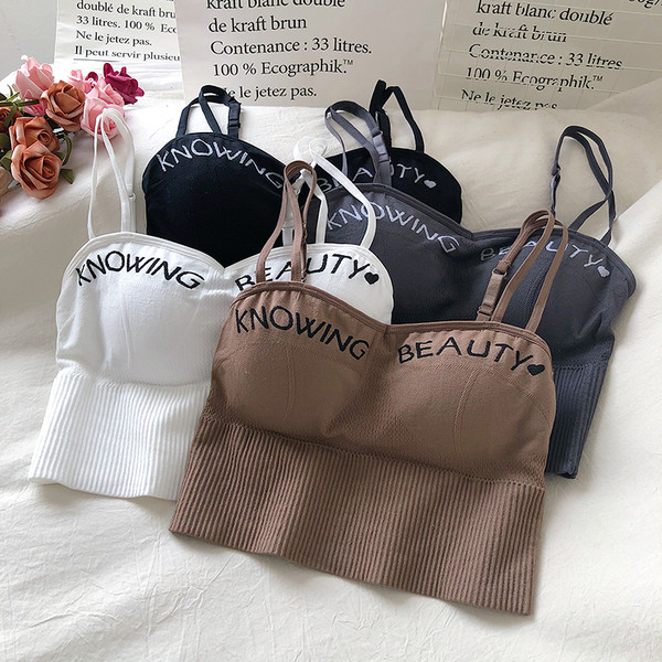 Testre szabott női felső, hímzéssel