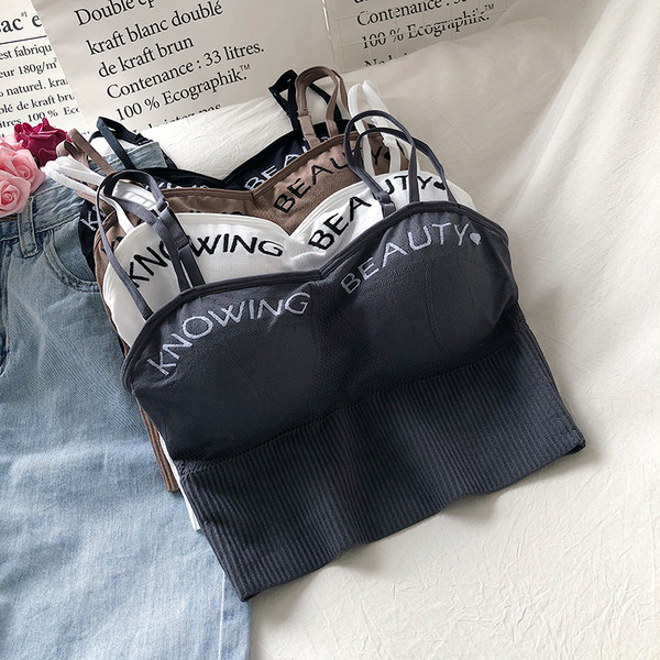 Testre szabott női felső, hímzéssel