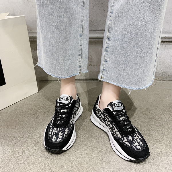 Új modell női tornacipők nyakkendővel