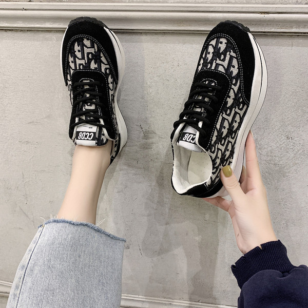 Új modell női tornacipők nyakkendővel