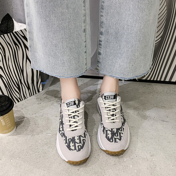 Új modell női tornacipők nyakkendővel