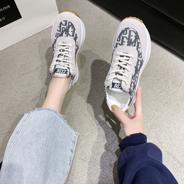 Új modell női tornacipők nyakkendővel