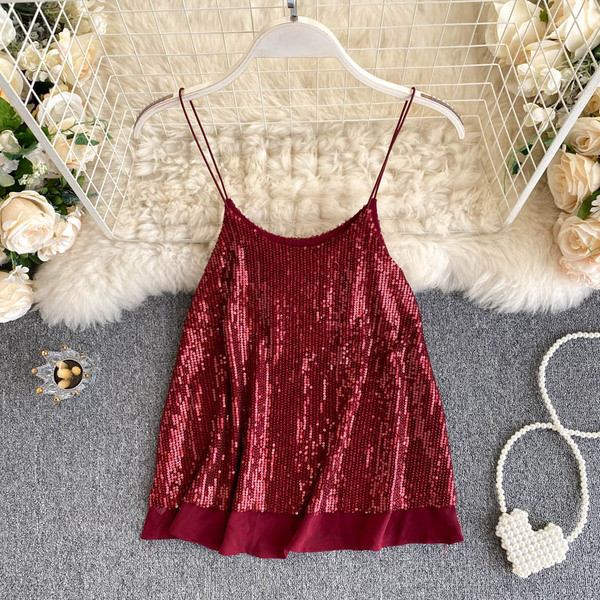 Modern női felső vékony pántokkal és flitterekkel