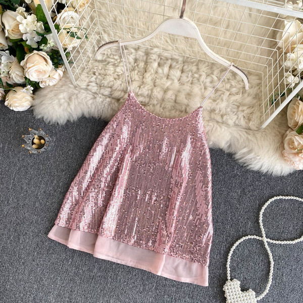 Modern női felső vékony pántokkal és flitterekkel