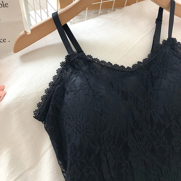 Csipke felső vékony pántokkal