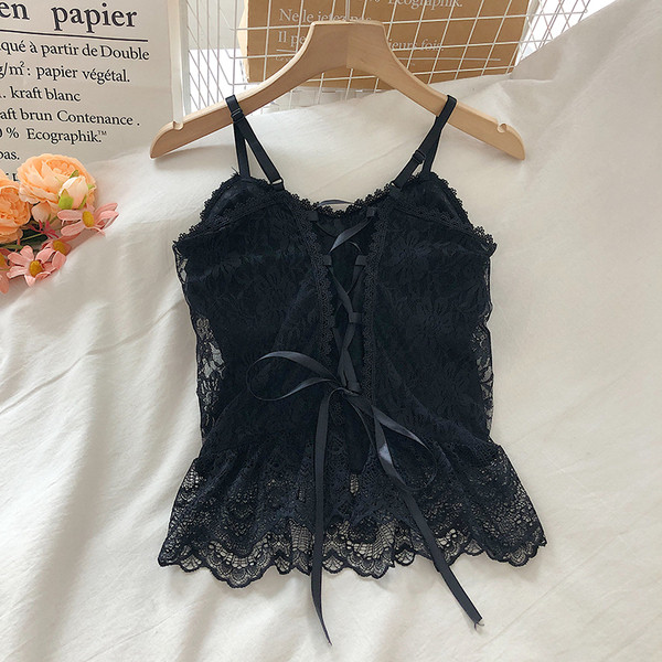 Csipke felső vékony pántokkal